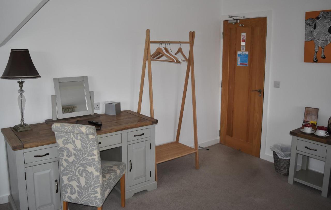 Three Horseshoes Country Inn Barry Exteriör bild